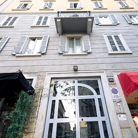 The Red Bricks - San Babila Area Mediolan