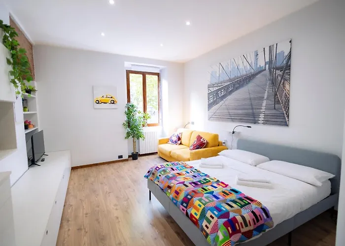 The Red Bricks - Tricolore San Babila Apartment *