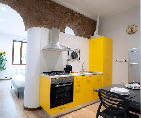The Red Bricks - Tricolore San Babila Apartment *